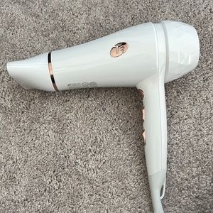 T3 Blow Dryer